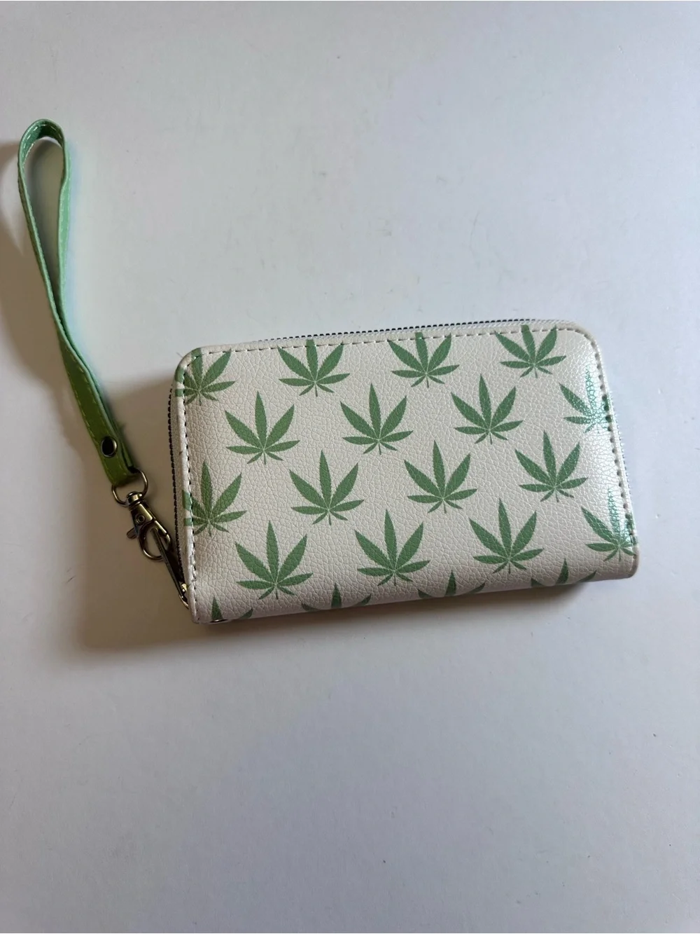 Cannabis Leaf 🌿 Zip-Around Wristlet Wallet 🌿